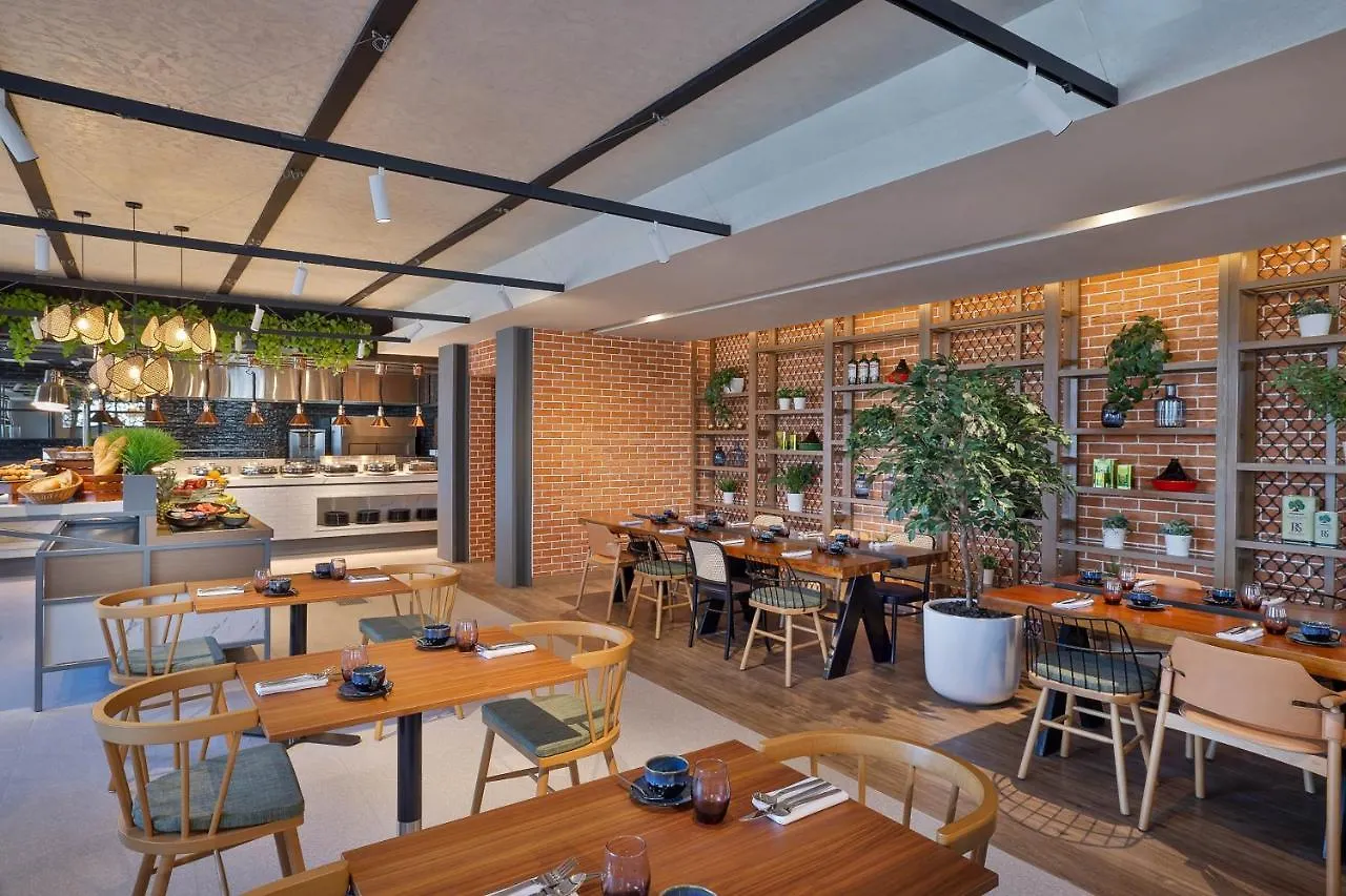 Courtyard By Marriott Culture Village, דובאי 4*,